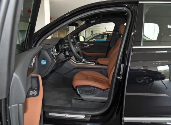 奥迪Q7 2020款 45 TFSI quattro S line运动限量版 车厢座椅   前排空间