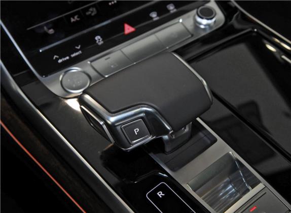 奥迪Q7 2020款 45 TFSI quattro S line运动限量版 中控类   挡把