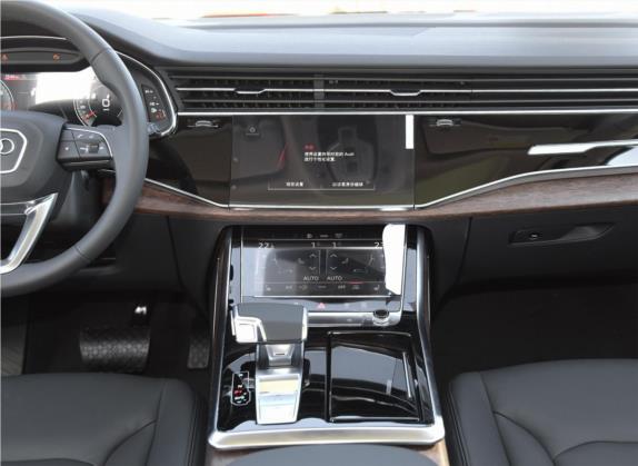 奥迪Q7 2021款 45 TFSI quattro S line运动型 中控类   中控台