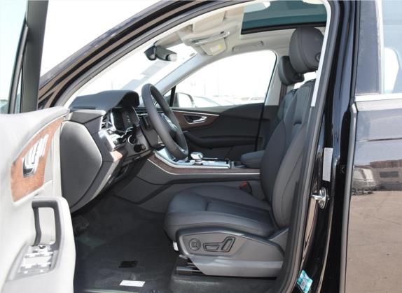 奥迪Q7 2021款 45 TFSI quattro S line运动型 车厢座椅   前排空间