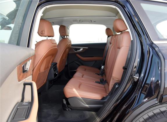 奥迪Q7 2021款 45 TFSI quattro S line豪华型 车厢座椅   后排空间