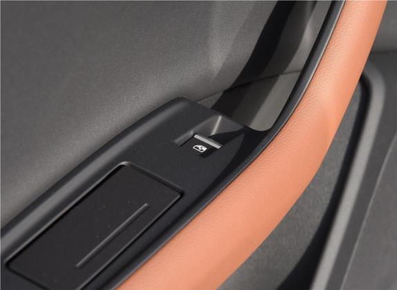 奥迪Q7 2021款 55 TFSI quattro S line运动型 车厢座椅   门窗控制
