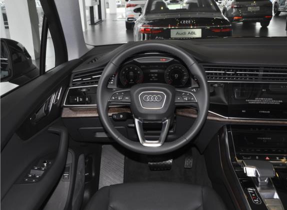 奥迪Q7 2022款 45 TFSI quattro S line运动型 中控类   驾驶位