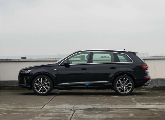 奥迪Q7 2022款 55 TFSI quattro S line运动型 外观   正侧