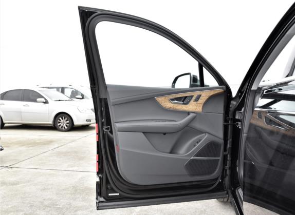 奥迪Q7 2022款 55 TFSI quattro S line尊贵型 车厢座椅   前门板