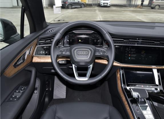 奥迪Q7 2022款 55 TFSI quattro S line冰雪运动版 中控类   驾驶位