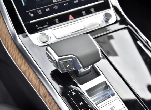 奥迪Q7 2022款 55 TFSI quattro S line冰雪运动版 中控类   挡把