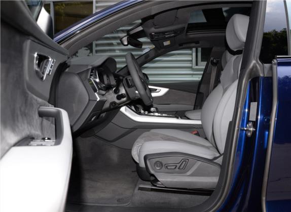 奥迪Q8 2019款 55 TFSI 尊享动感型 车厢座椅   前排空间
