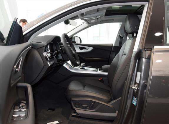 奥迪Q8 2019款 45 TFSI 豪华致雅型 车厢座椅   前排空间