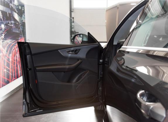 奥迪Q8 2019款 45 TFSI 豪华致雅型 车厢座椅   前门板