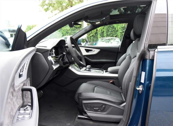 奥迪Q8 2019款 55 TFSI 至尊限量版 车厢座椅   前排空间