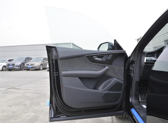 奥迪Q8 2021款 55 TFSI 臻选动感型 车厢座椅   前门板