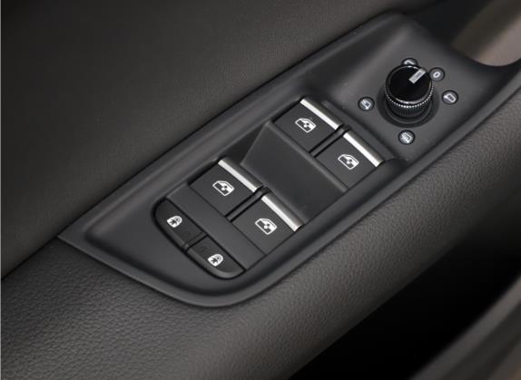 奥迪Q8 2021款 45 TFSI 豪华致雅型 车厢座椅   门窗控制