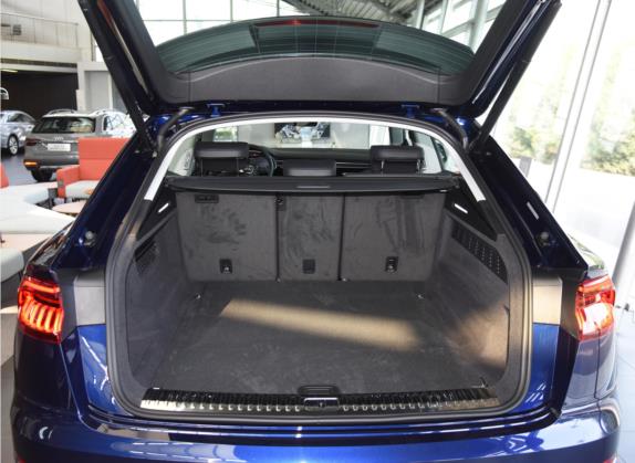 奥迪Q8 2021款 45 TFSI 臻选动感型 车厢座椅   后备厢