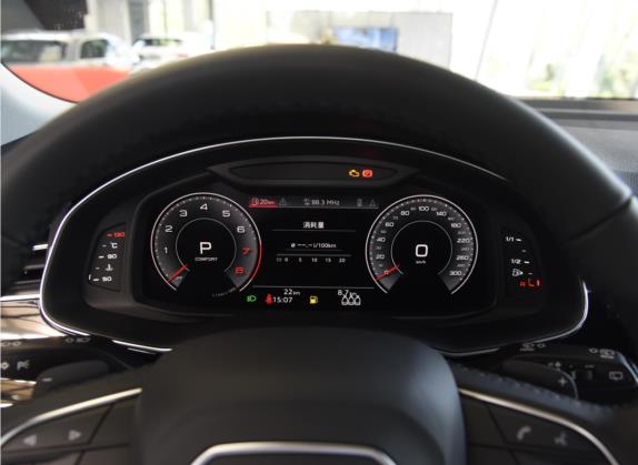 奥迪Q8 2021款 45 TFSI 臻选动感型 中控类   仪表盘