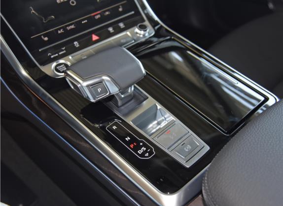 奥迪Q8 2021款 45 TFSI 臻选动感型 中控类   挡把