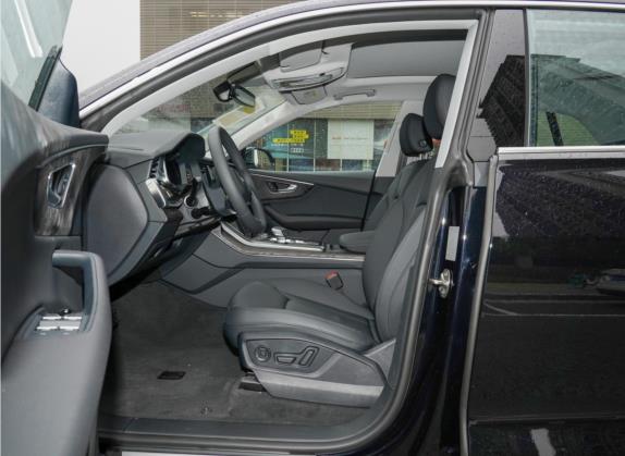 奥迪Q8 2021款 55 TFSI 豪华动感型 车厢座椅   前排空间