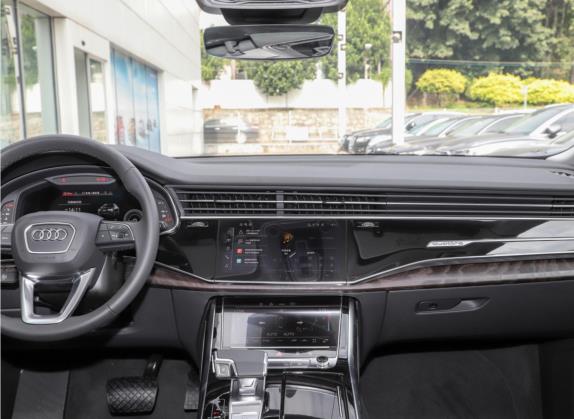 奥迪Q8 2022款 45 TFSI 豪华动感型 中控类   中控台