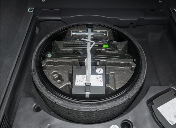 奥迪Q8 2022款 45 TFSI 豪华动感型 其他细节类   备胎