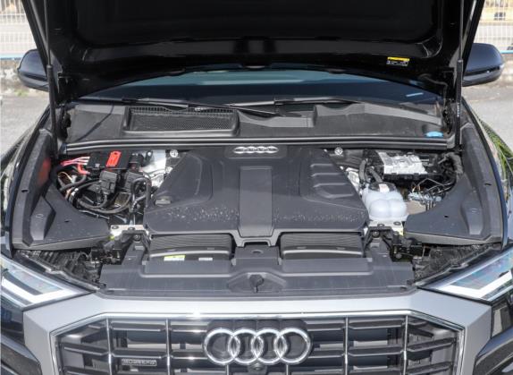 奥迪Q8 2022款 45 TFSI 豪华动感型 其他细节类   发动机舱