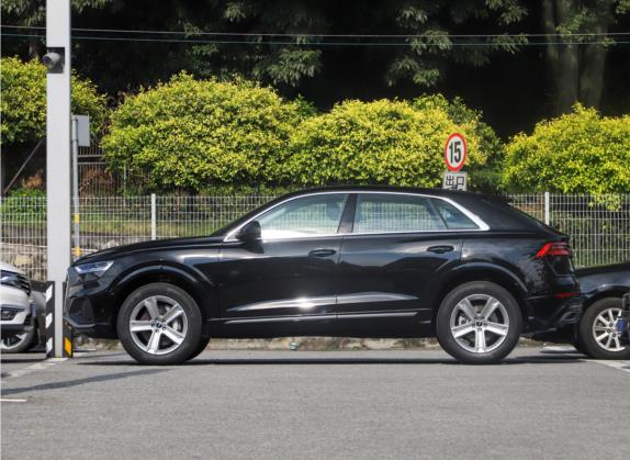 奥迪Q8 2022款 45 TFSI 豪华动感型 外观   正侧