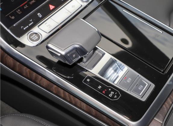 奥迪Q8 2022款 45 TFSI 豪华动感型 中控类   挡把