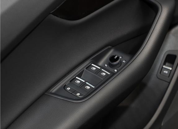 奥迪Q8 2022款 45 TFSI 豪华动感型 车厢座椅   门窗控制