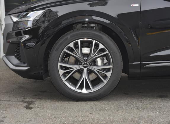 奥迪Q8 2022款 55 TFSI 豪华动感型 其他细节类   前轮