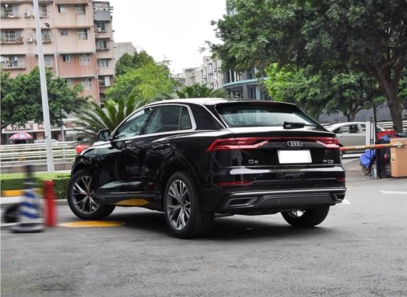 奥迪Q8 2022款 55 TFSI 豪华动感型 外观   斜后