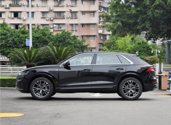 奥迪Q8 2022款 55 TFSI 豪华动感型 外观   正侧