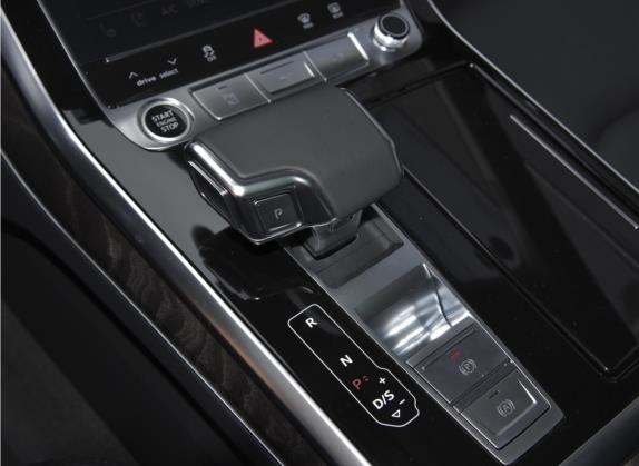 奥迪Q8 2022款 55 TFSI 豪华动感型 中控类   挡把