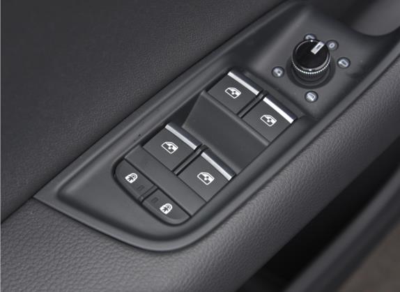 奥迪Q8 2022款 55 TFSI 豪华动感型 车厢座椅   门窗控制