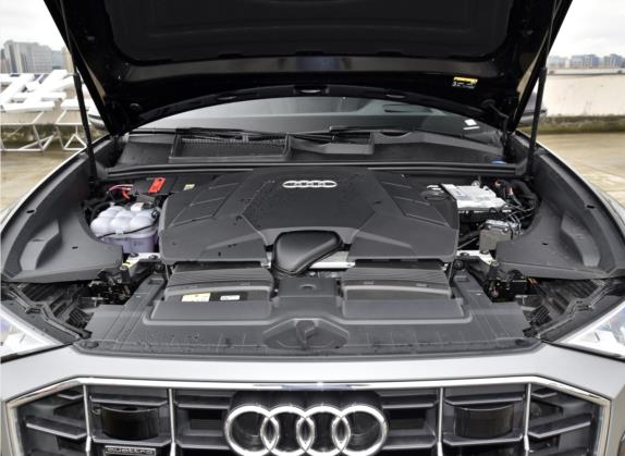 奥迪Q8 2022款 55 TFSI 臻选动感型 其他细节类   发动机舱