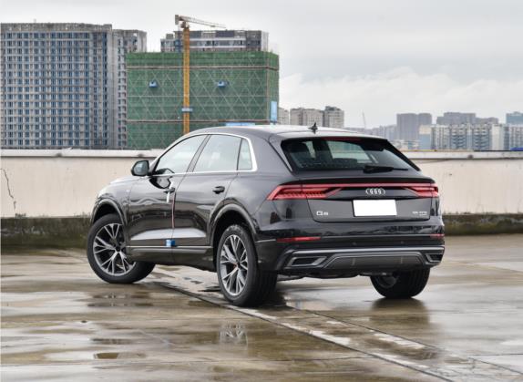 奥迪Q8 2022款 55 TFSI 臻选动感型 外观   斜后