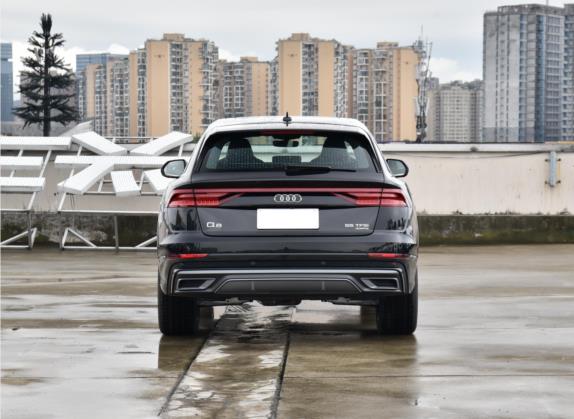 奥迪Q8 2022款 55 TFSI 臻选动感型 外观   正后