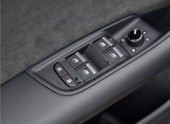 奥迪Q8 2022款 55 TFSI 臻选动感型 车厢座椅   门窗控制