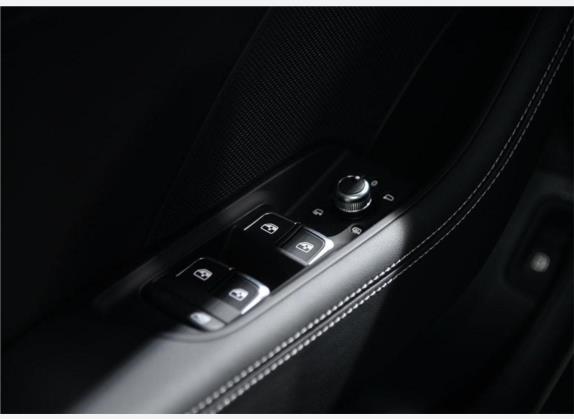 奥迪A3新能源(进口) 2017款 Sportback e-tron 舒适型 车厢座椅   门窗控制
