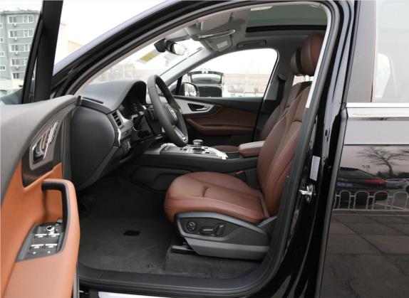 奥迪Q7新能源 2019款 55 e-tron 车厢座椅   前排空间