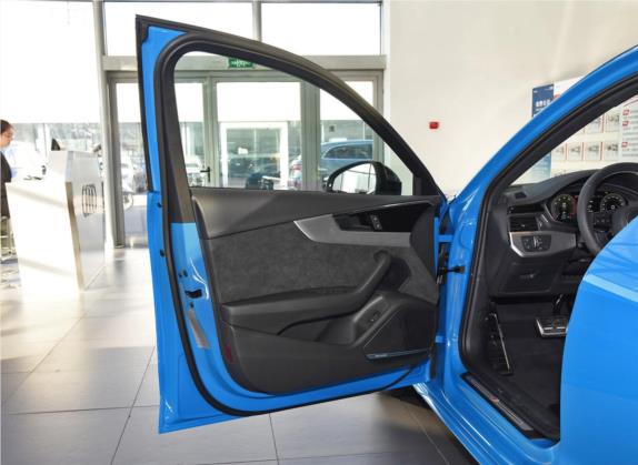 奥迪A4(进口) 2021款 Avant 先锋派 40 TFSI 豪华动感型 车厢座椅   前门板