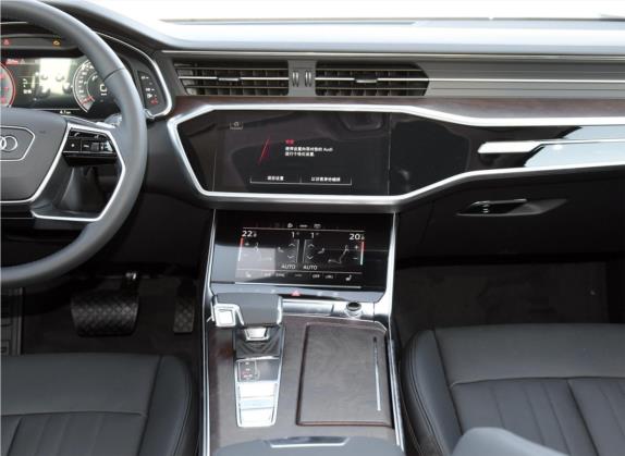 奥迪A6(进口) 2021款 allroad quattro 探索家 55 TFSI 尊享越野型 中控类   中控台