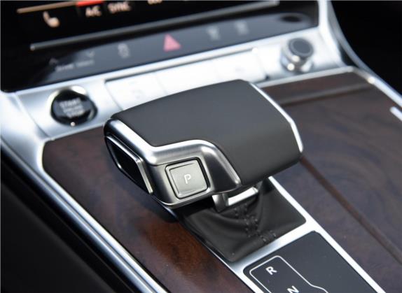 奥迪A6(进口) 2021款 allroad quattro 探索家 55 TFSI 尊享越野型 中控类   挡把