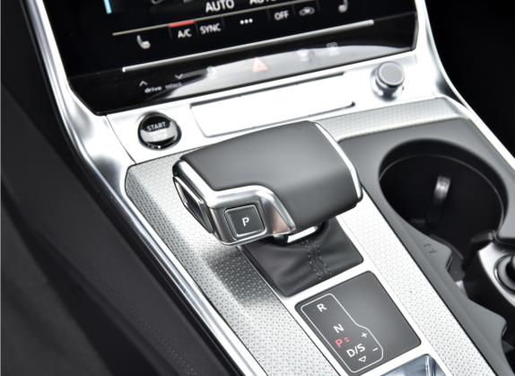 奥迪A6(进口) 2022款 allroad quattro 探索家 55 TFSI 尊享越野型 中控类   挡把