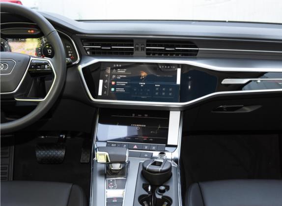 奥迪A6(进口) 2022款 Avant 先锋派 40 TFSI 豪华动感型 中控类   中控台