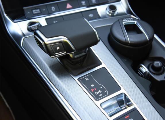 奥迪A6(进口) 2022款 Avant 先锋派 40 TFSI 豪华动感型 中控类   挡把