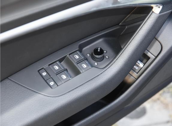 奥迪A6(进口) 2022款 Avant 先锋派 40 TFSI 豪华动感型 车厢座椅   门窗控制