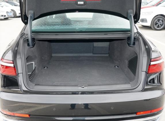 奥迪A8新能源 2021款 A8L 60 TFSIe quattro 车厢座椅   后备厢