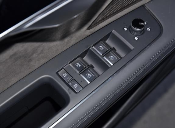 奥迪A8新能源 2022款 A8L 60 TFSIe quattro 典藏版 车厢座椅   门窗控制