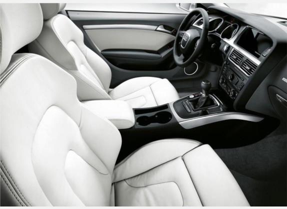 奥迪A5 2008款 3.2 coupe 车厢座椅   前排空间
