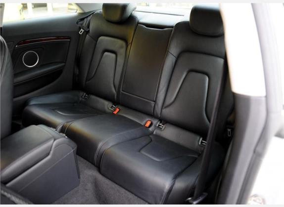 奥迪A5 2008款 3.2 coupe 车厢座椅   后排空间
