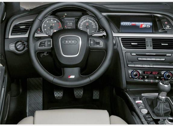 奥迪A5 2008款 3.2 coupe quattro 中控类   驾驶位
